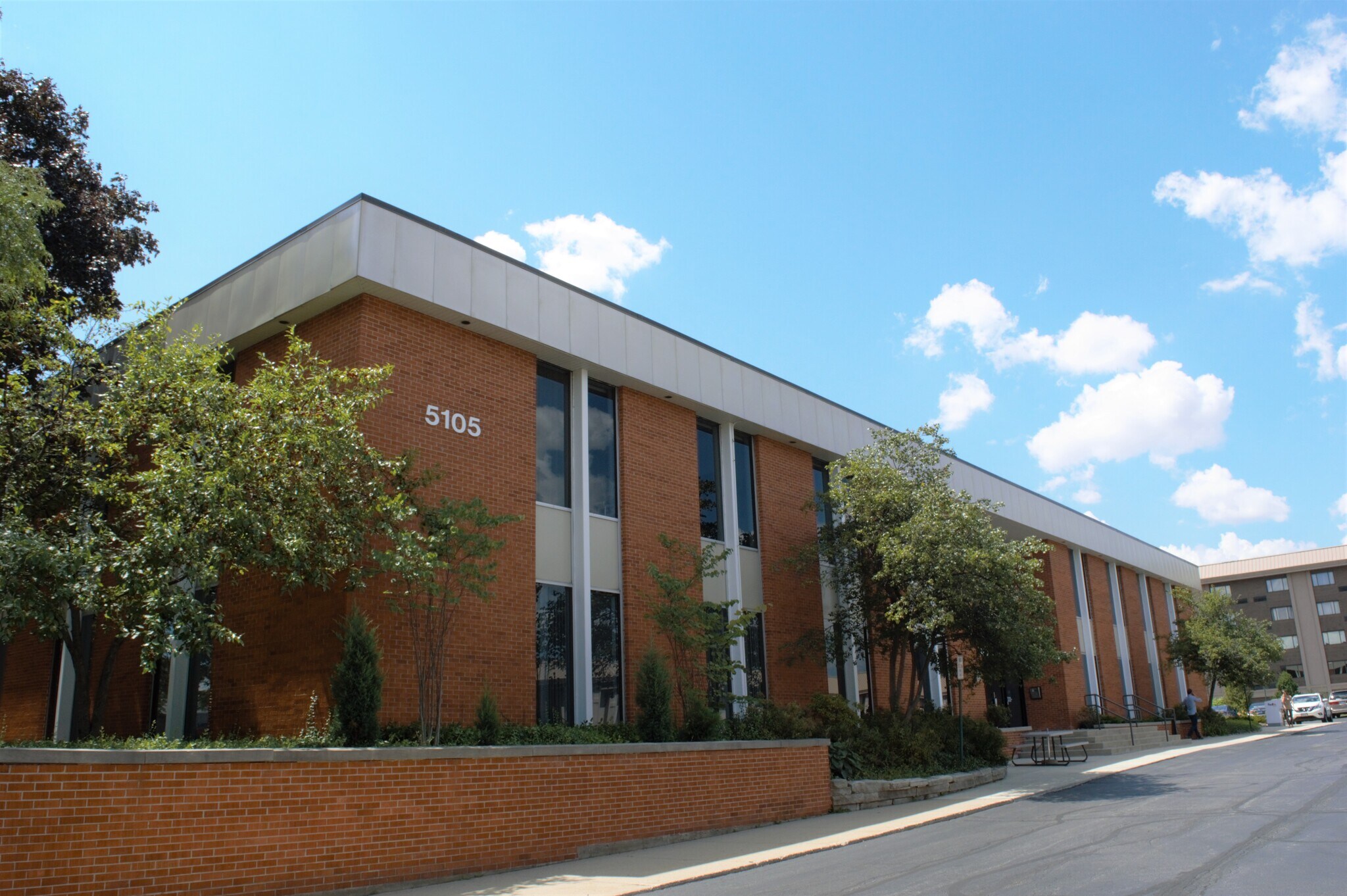 5105 Tollview Dr, Rolling Meadows, IL à louer Photo principale– Image 1 sur 9