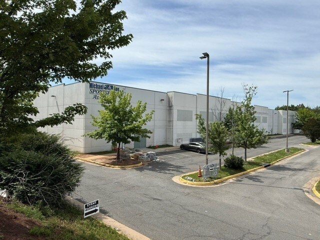 21610 Atlantic Blvd, Sterling, VA à vendre Photo de l’immeuble– Image 1 sur 8