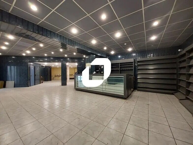 Local commercial dans Nîmes à louer - Photo intérieure – Image 1 sur 11