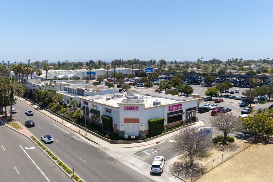8112 Talbert Ave, Huntington Beach, CA à vendre - Photo de l’immeuble – Image 2 sur 5
