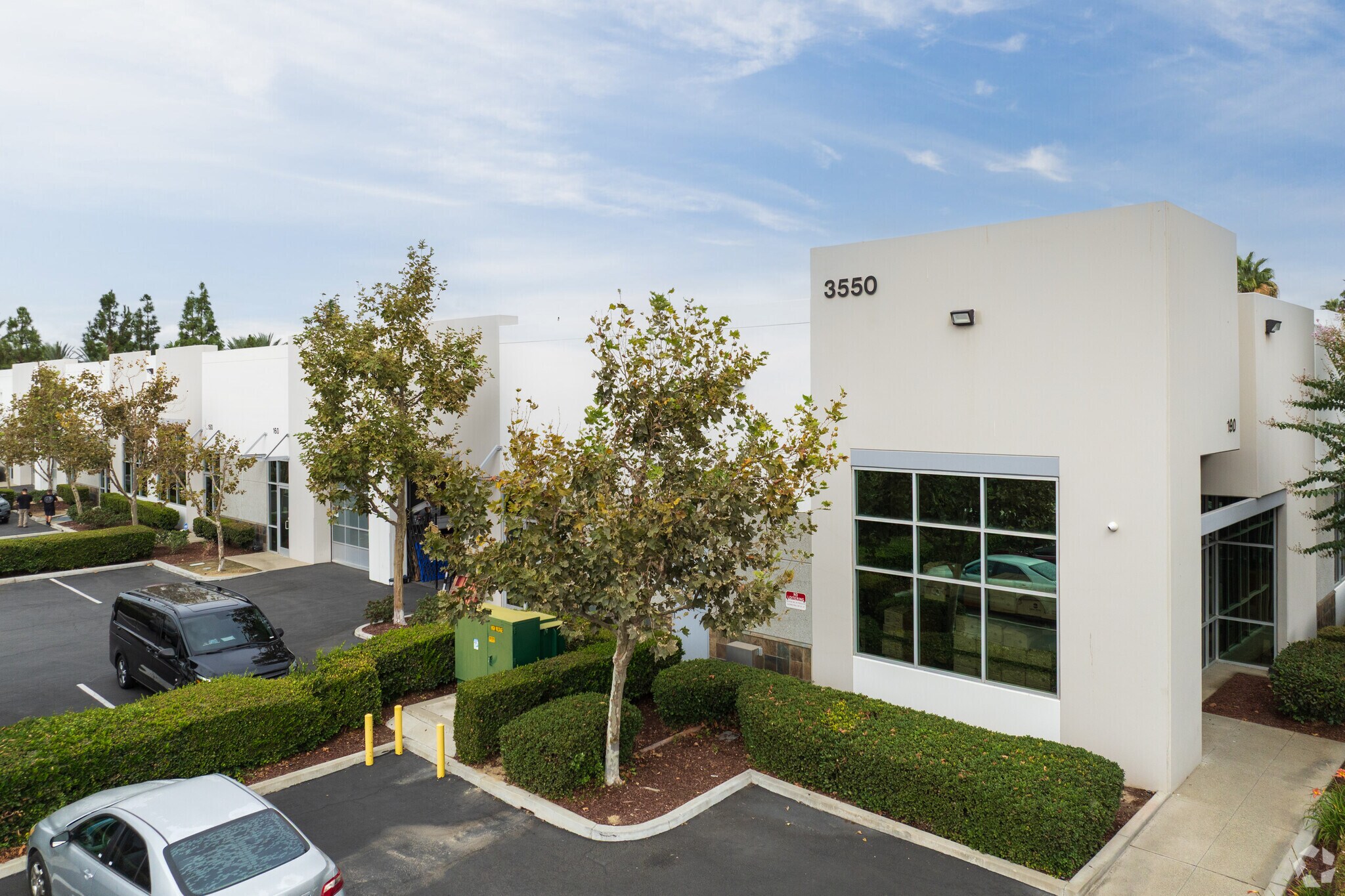 3550 E Philadelphia St, Ontario, CA à louer Photo principale– Image 1 sur 8
