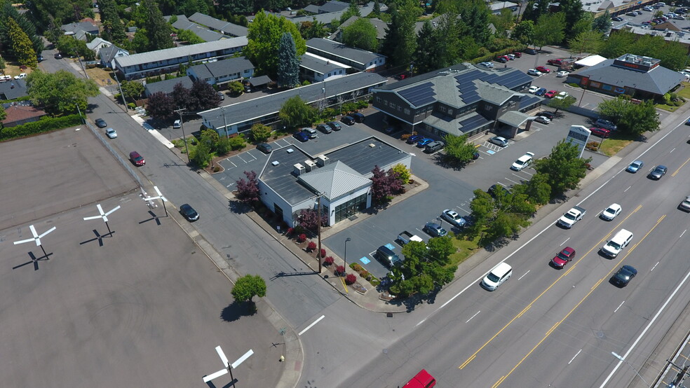 2710 Commercial St SE, Salem, OR à louer - Photo de l’immeuble – Image 2 sur 8