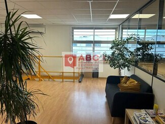 Plus de détails pour Local d'activités à louer