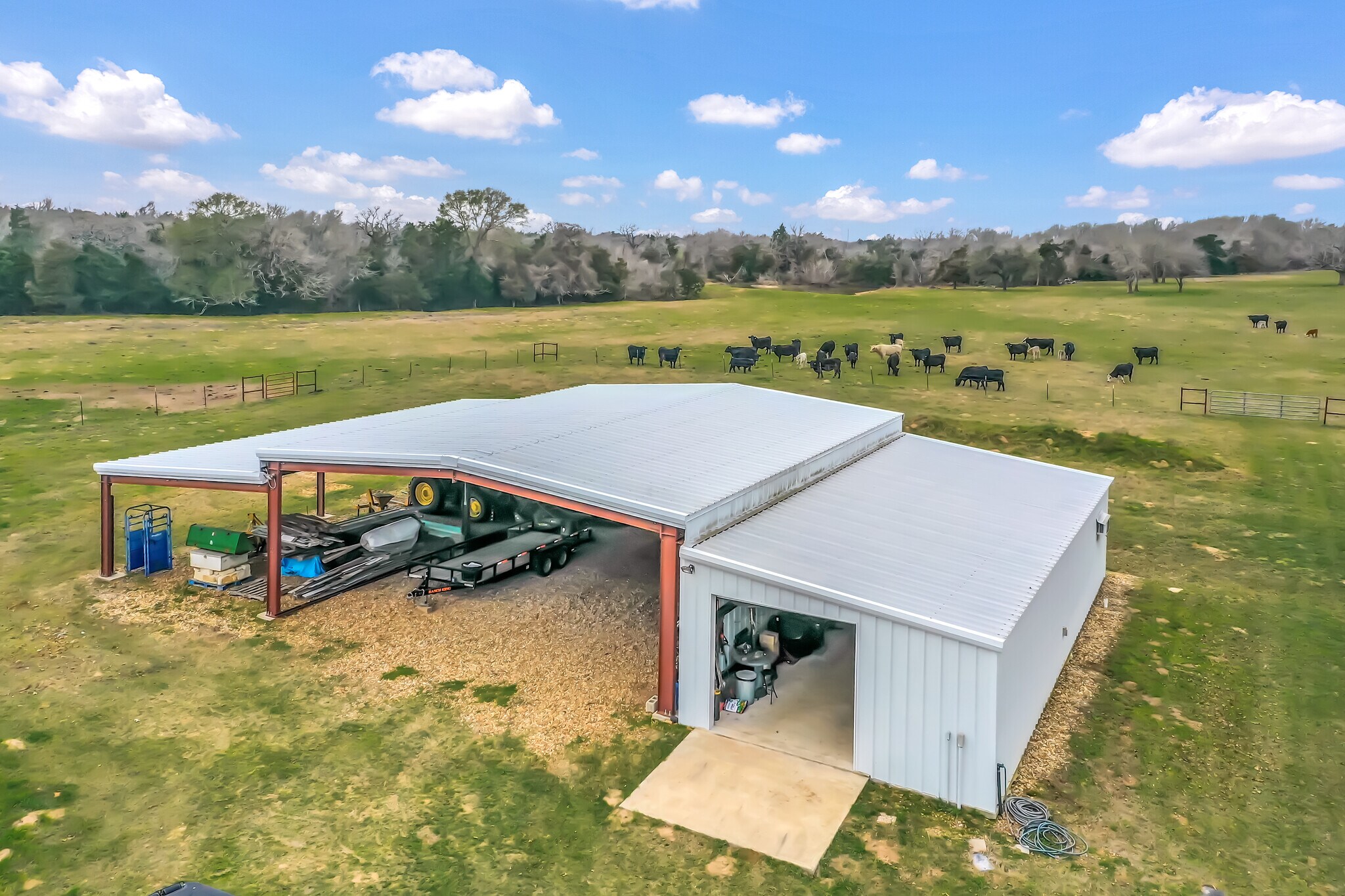 2456 W Old Lockhart Rd, West Point, TX à vendre Photo principale– Image 1 sur 8
