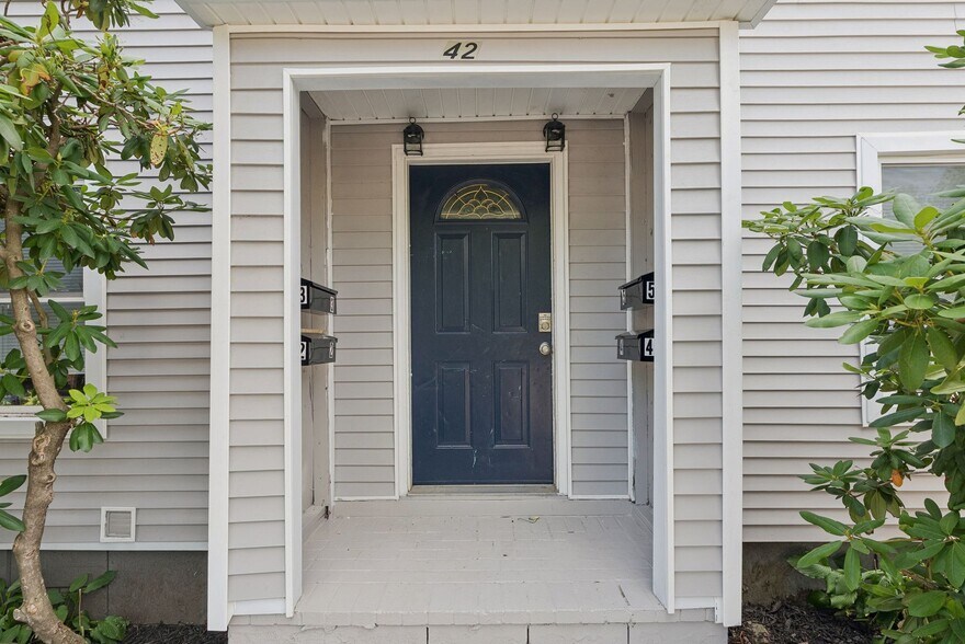 42 Spruce St, Sanford, ME à vendre - Photo de l’immeuble – Image 2 sur 49