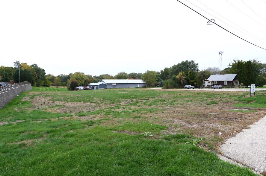 2075 Larkin Ave, Elgin, IL à vendre - Photo principale – Image 1 sur 6