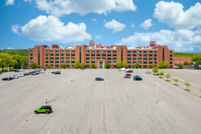 Plus de détails pour 401 N Middletown Rd, Pearl River, NY - Différents types d’espaces à louer