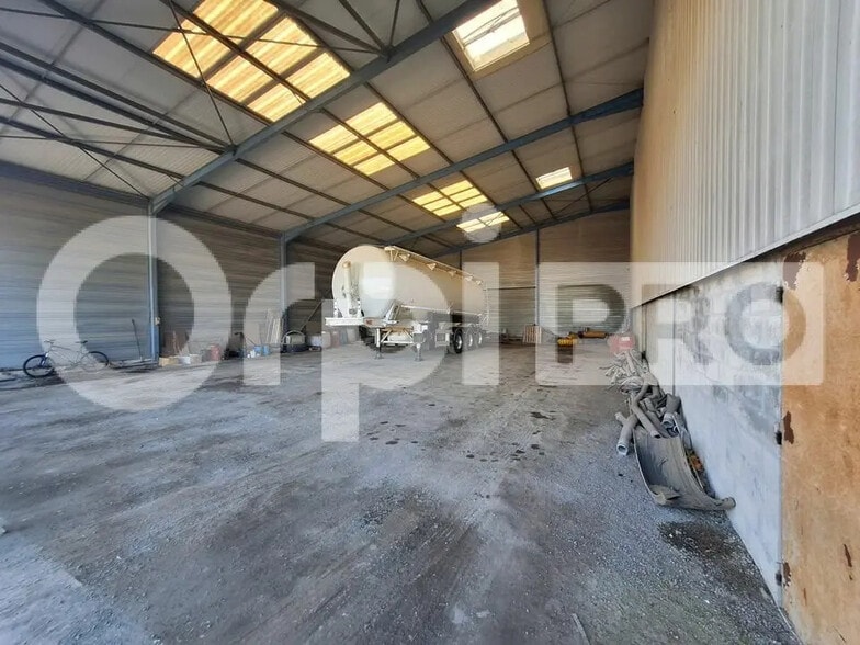 Local d'activités dans Le Meux à vendre - Photo de l’immeuble – Image 3 sur 7