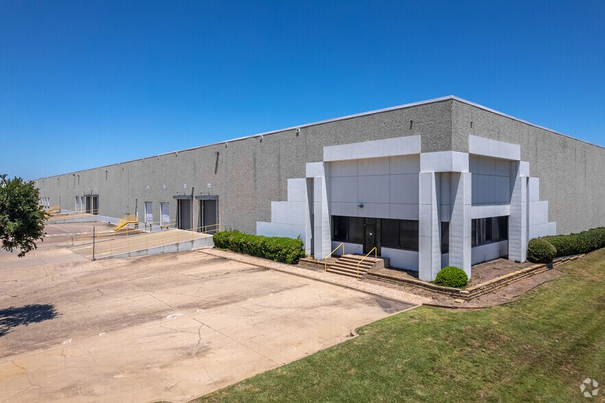 8901 Forney Rd, Dallas, TX à louer - Photo principale – Image 1 sur 6