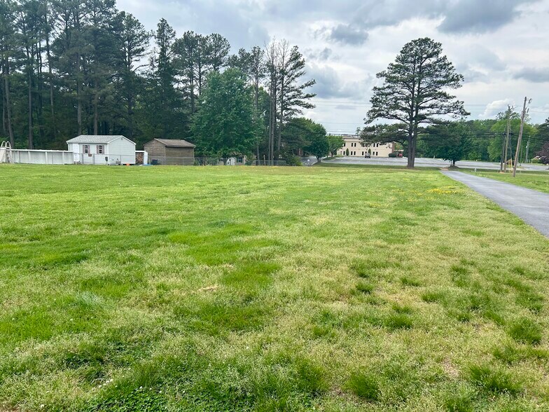 8054 Shady Grove Rd, Mechanicsville, VA à vendre - Photo principale – Image 1 sur 18