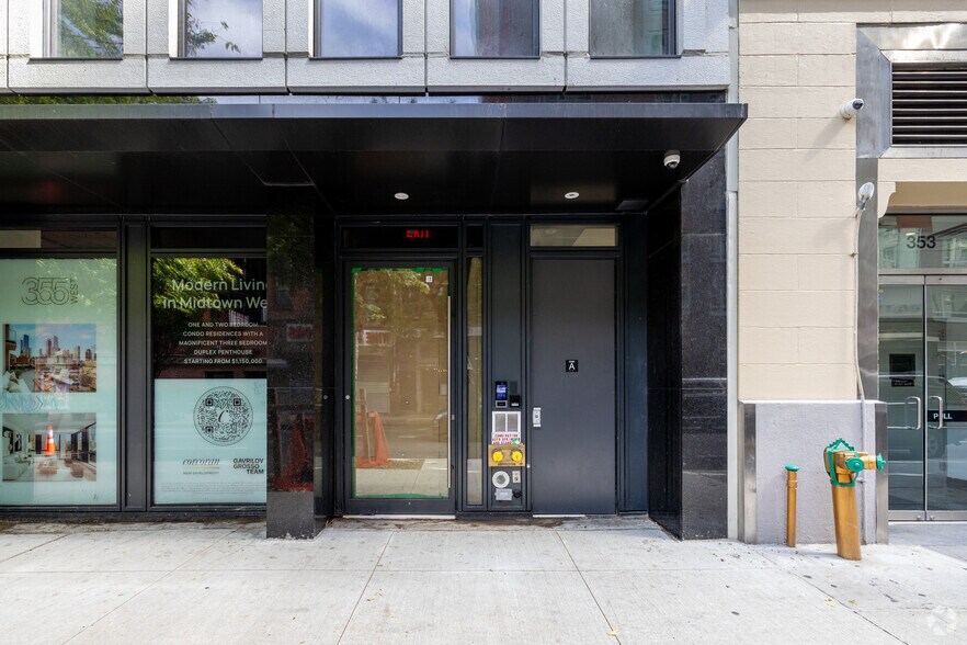 355 W 39th St, New York, NY à vendre - Photo de l’immeuble – Image 3 sur 5