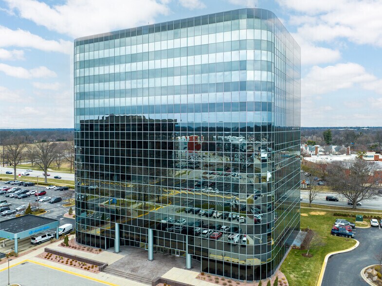 9300 Shelbyville Rd, Louisville, KY à louer - Photo principale – Image 1 sur 29