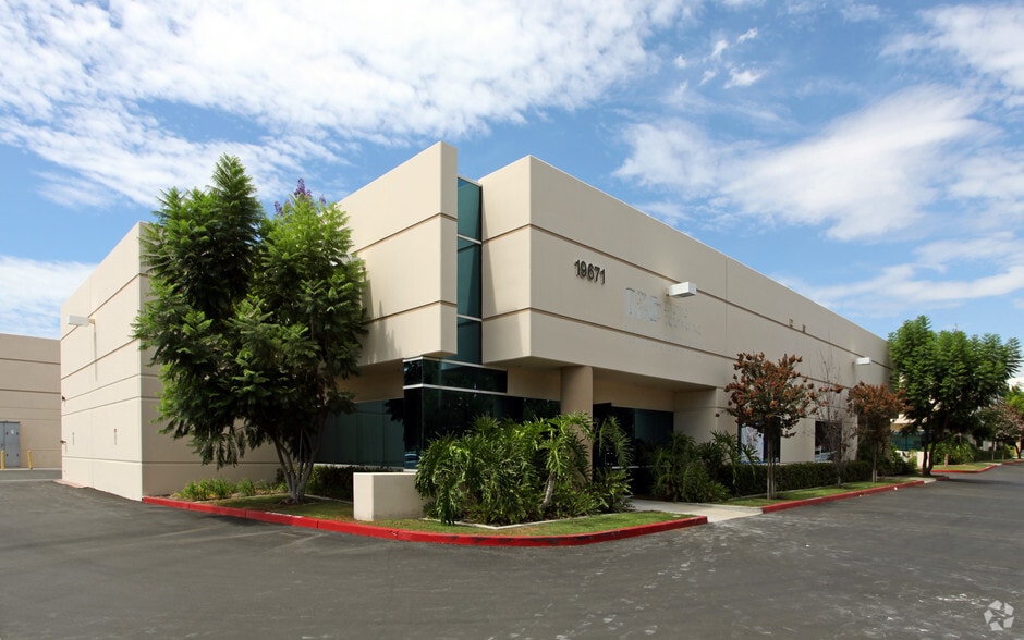 19671 Descartes, Foothill Ranch, CA à louer - Photo principale – Image 1 sur 4