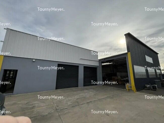 Plus de détails pour Local d’activités à vendre