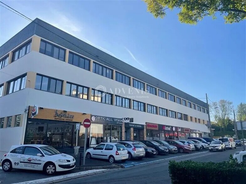 Bureau dans Goussainville à louer - Photo de l’immeuble – Image 1 sur 9
