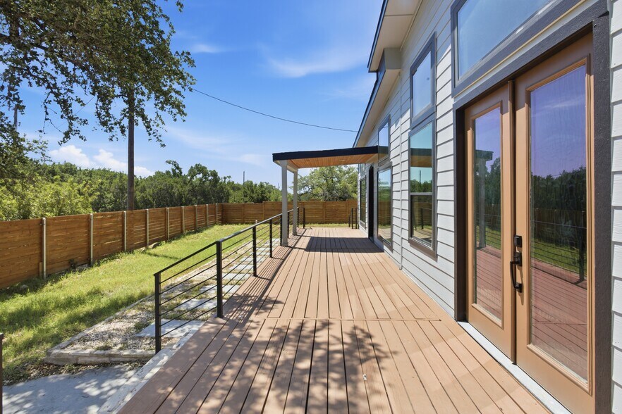 17621 Stacey Ln, Lago Vista, TX à louer - Photo de l’immeuble – Image 3 sur 34