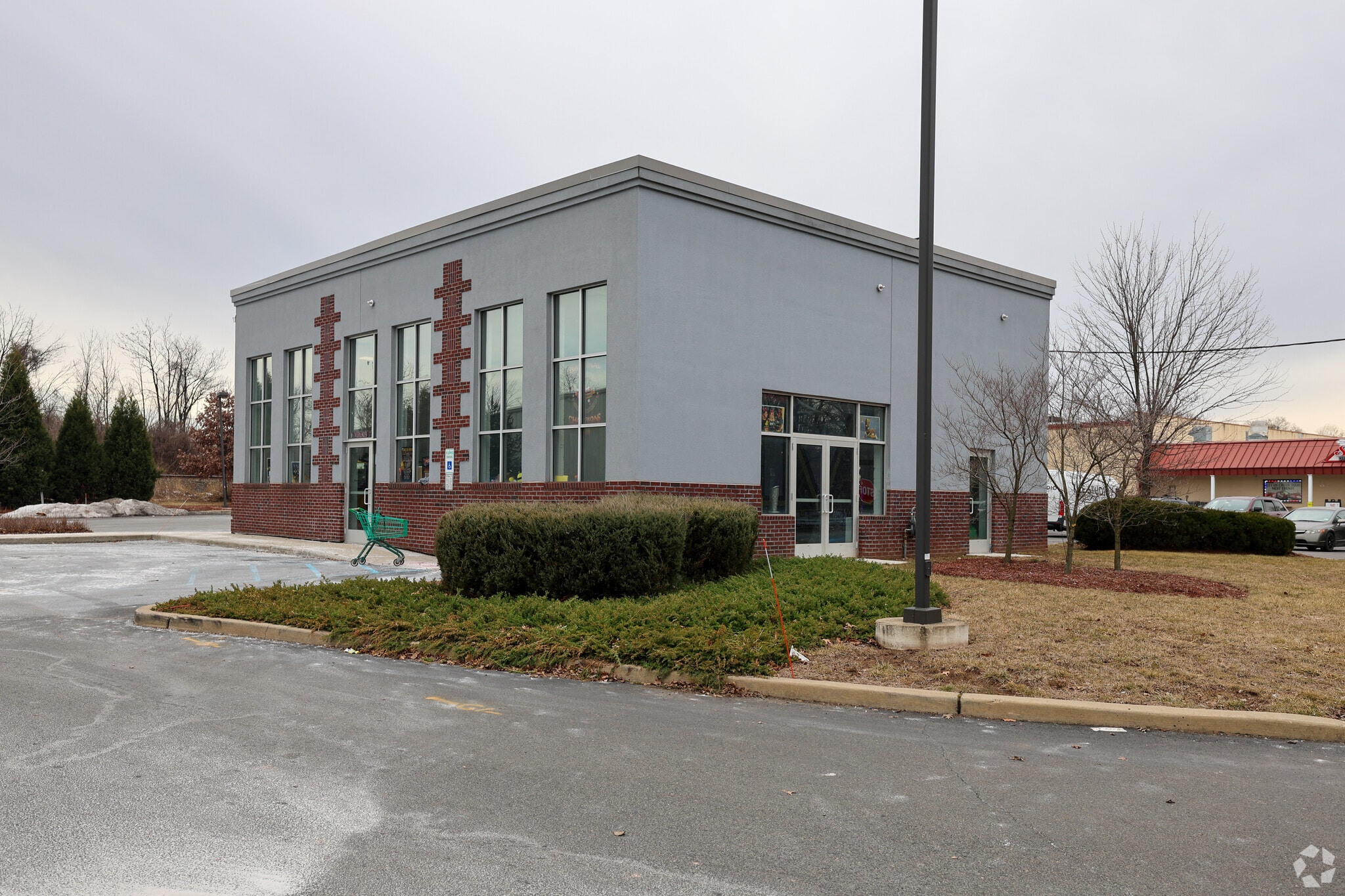 294 Lincoln Blvd, Middlesex, NJ à louer Photo principale– Image 1 sur 5