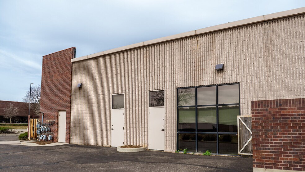 450 Courtney Way, Lafayette, CO à louer - Photo de l’immeuble – Image 2 sur 8