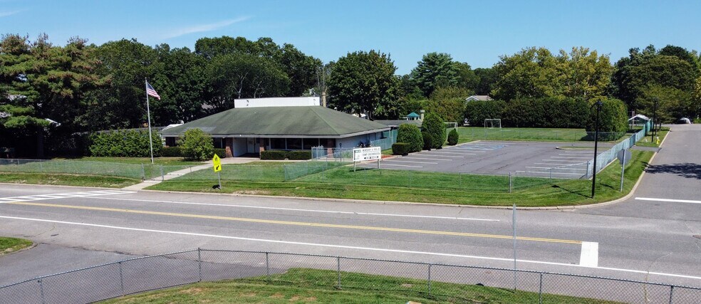 9-10 Glenmere Ln, Coram, NY à vendre - Photo de l’immeuble – Image 3 sur 36