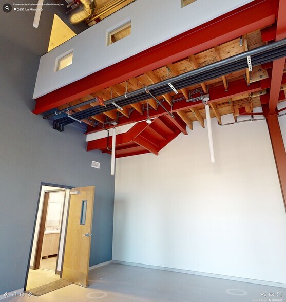 2651 La Mirada Dr, Vista, CA à louer - Numérisation 3D Matterport – Image 2 sur 10