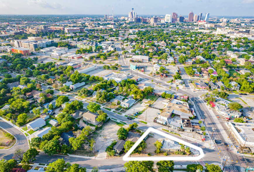 601 E Ashby Pl, San Antonio, TX à louer - Photo de l’immeuble – Image 1 sur 61