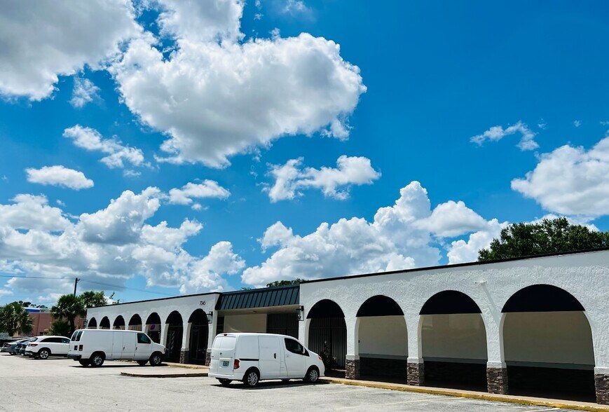 7345 Jackson Springs Dr, Tampa, FL à louer - Photo de l’immeuble – Image 2 sur 19