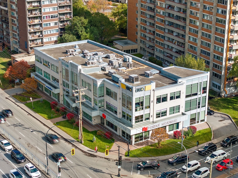 Boul. de la Côte Vertu portefeuille de 3 biens à vendre sur LoopNet.fr - Aérien – Image 2 sur 8