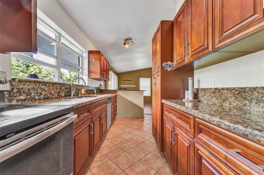 3950 SW 53rd Ave, Davie, FL à vendre - Photo de l’immeuble – Image 2 sur 24