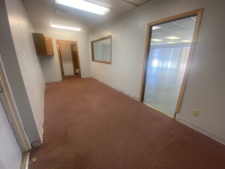 1650 S Meridian Ave, Wichita, KS à louer - Photo intérieure – Image 3 sur 8