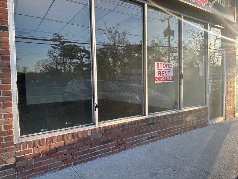 2104 Union Blvd, Bay Shore, NY à louer - Photo de l’immeuble – Image 3 sur 4