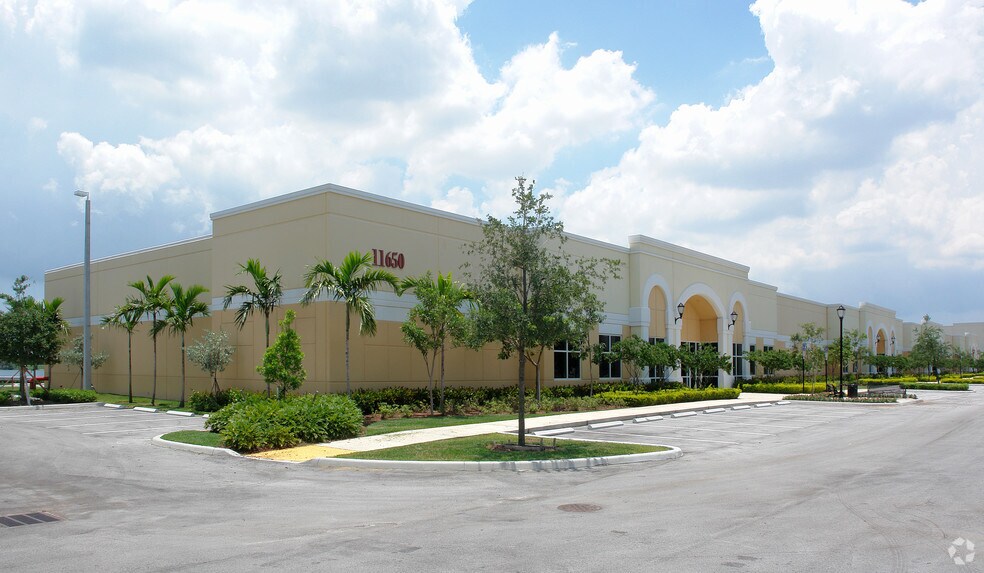 11650 Miramar Pky, Miramar, FL à louer - Photo de l’immeuble – Image 2 sur 19