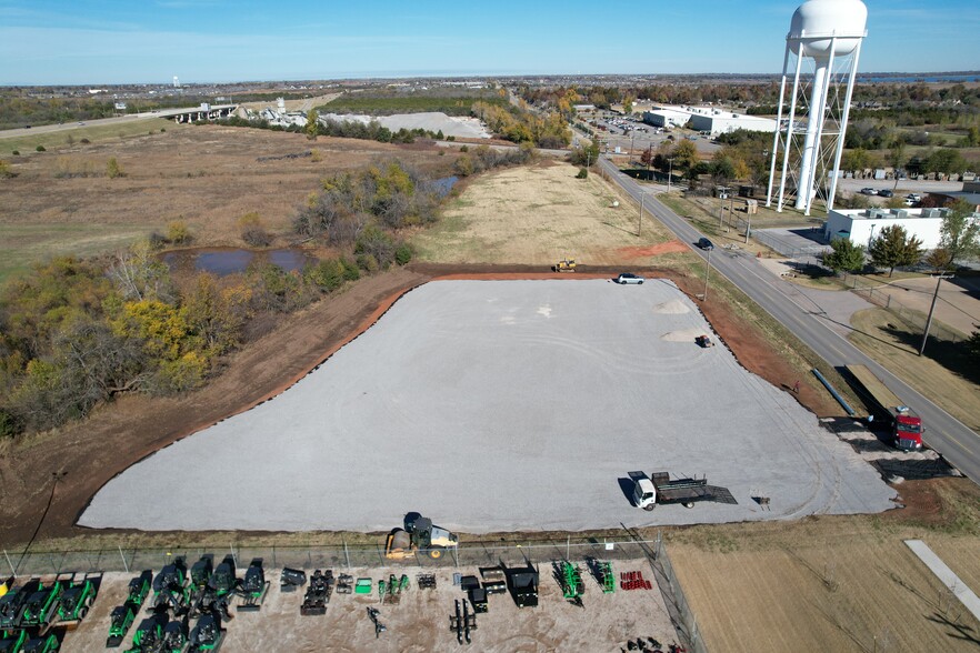 801 N Sara Rd, Yukon, OK à louer - Photo principale – Image 1 sur 7