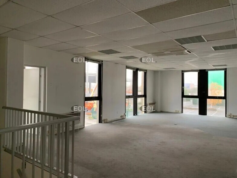 Local d’activités dans Bonneuil-sur-Marne à louer - Photo de l’immeuble – Image 3 sur 3