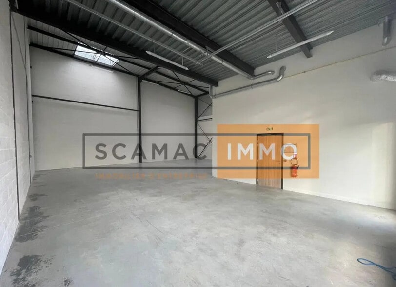 Industriel/Logistique dans Collégien à louer - Photo de l’immeuble – Image 3 sur 9