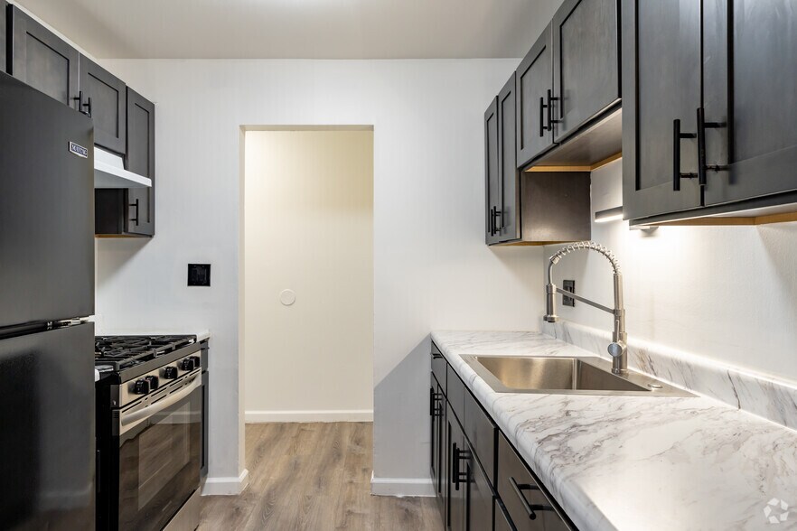 21516 Dequindre Rd, Warren, MI à vendre - Photo intérieure – Image 2 sur 22