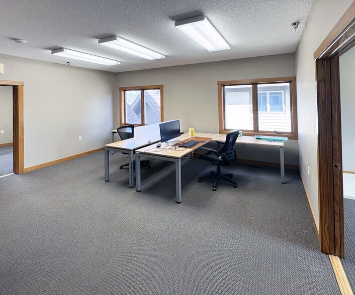 2085 County Road D E, Maplewood, MN à louer - Photo de l’immeuble – Image 3 sur 11