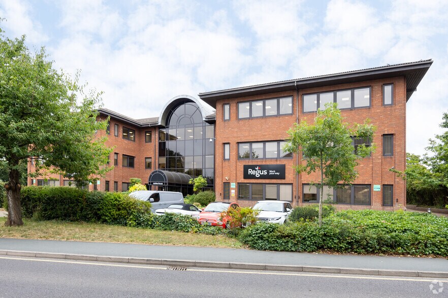 3 The Drive, Great Warley à louer - Photo de l’immeuble – Image 1 sur 23