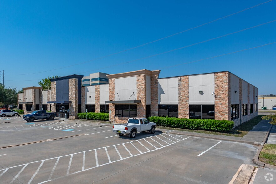 15366 Park Row, Houston, TX à vendre - Photo principale – Image 1 sur 35