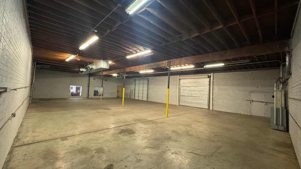 1706 E Curry Rd, Tempe, AZ à louer - Photo de l’immeuble – Image 2 sur 18