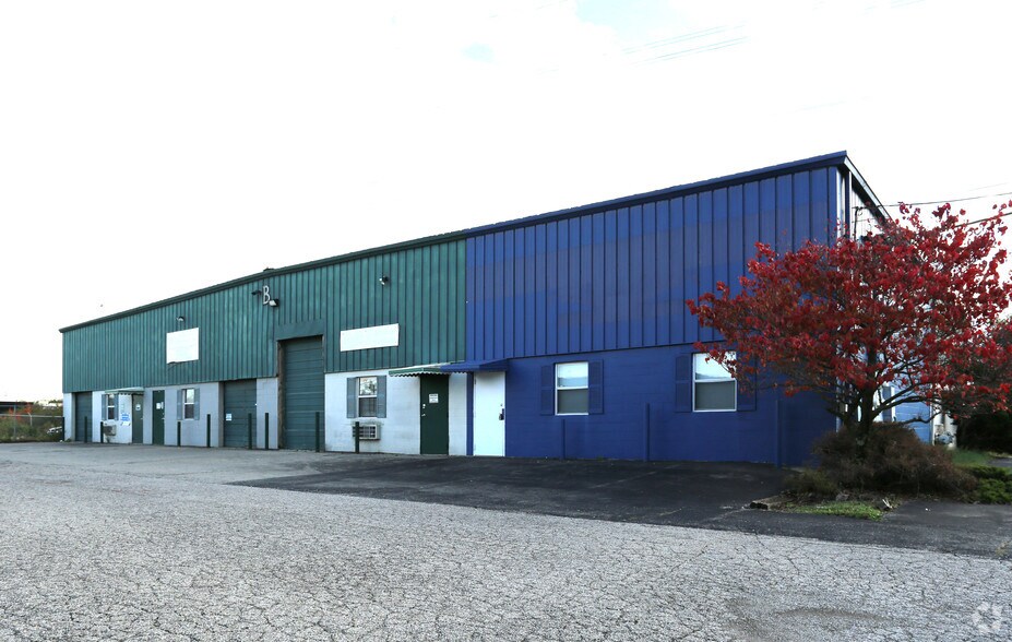 2300 E Kemper Rd, Cincinnati, OH à louer - Photo de l’immeuble – Image 1 sur 4