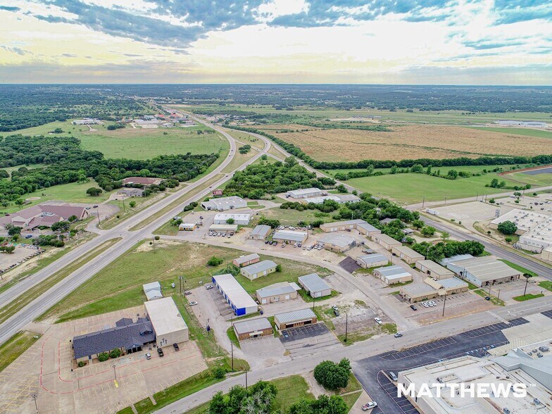 2006 Bobby Ln, Granbury, TX à vendre - Photo de l’immeuble – Image 3 sur 4