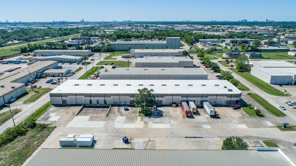 6546 Petropark Dr, Houston, TX à louer - Photo de l’immeuble – Image 2 sur 32