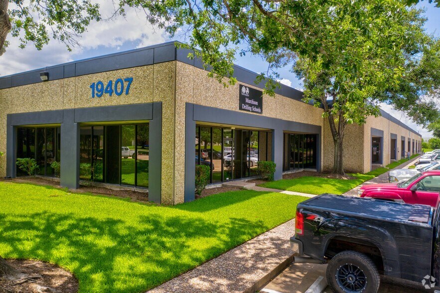 19407 Park Row, Houston, TX à louer - Photo de l’immeuble – Image 1 sur 12