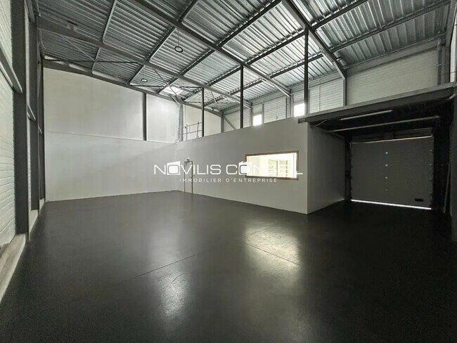 Plus de détails pour Local d'activités à louer