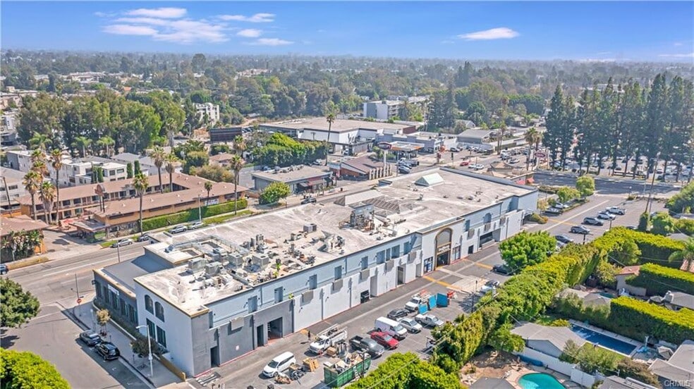12930 Ventura Blvd, Studio City, CA à louer - Photo de l’immeuble – Image 2 sur 16