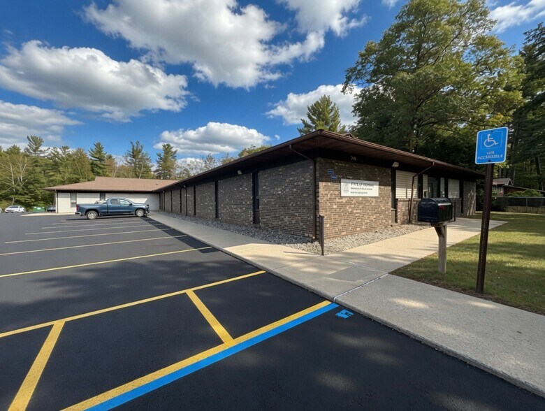 2145 E US 23, East Tawas, MI à vendre - Photo de l’immeuble – Image 2 sur 2