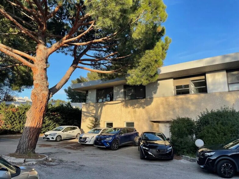 Bureau dans La Seyne-sur-Mer à louer - Photo de l’immeuble – Image 1 sur 6