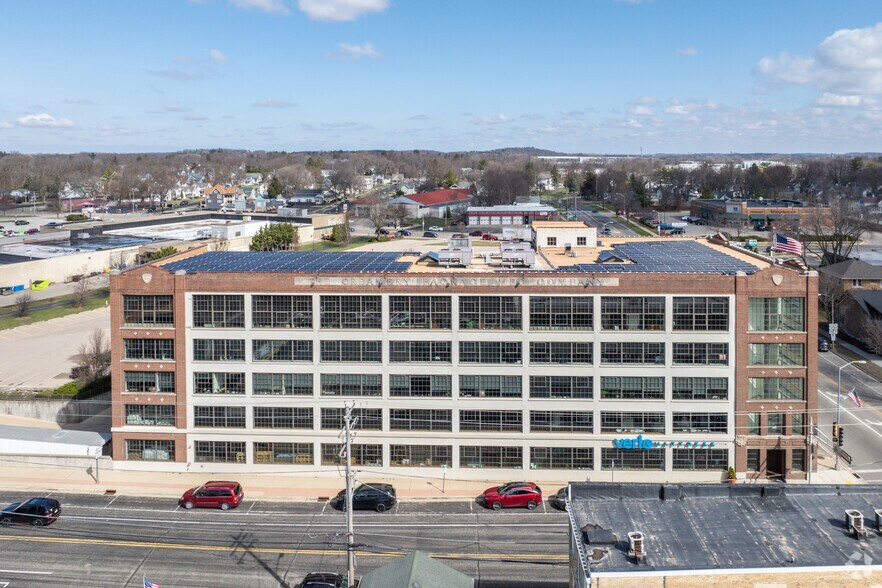 201 N Main St, Fort Atkinson, WI à louer - Photo de l’immeuble – Image 2 sur 5