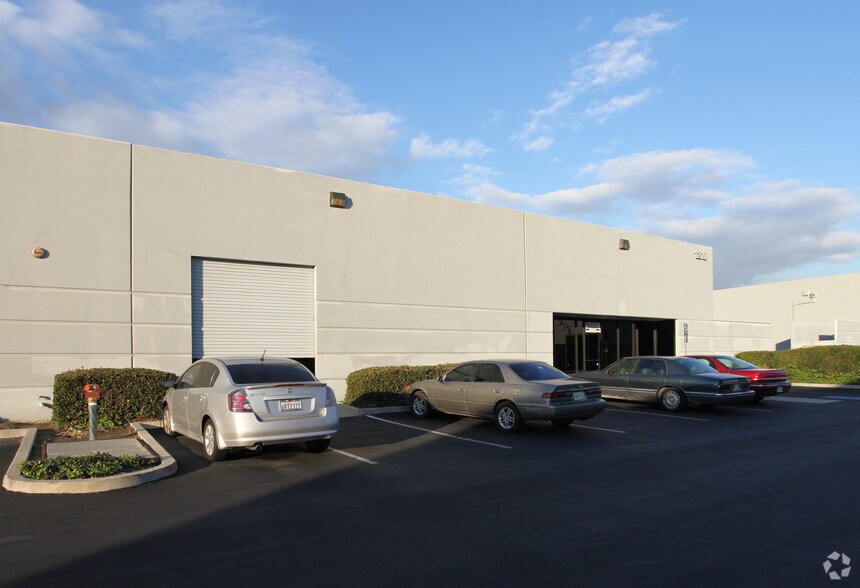 1210 E Lexington Ave, Pomona, CA à louer - Photo de l’immeuble – Image 2 sur 29