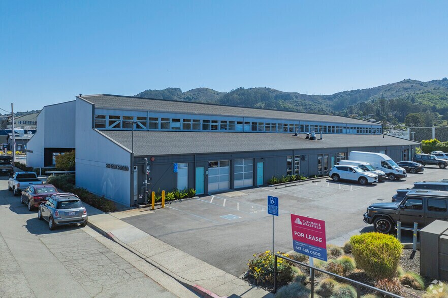 200 Gate Five Rd, Sausalito, CA à louer - Photo de l’immeuble – Image 2 sur 12